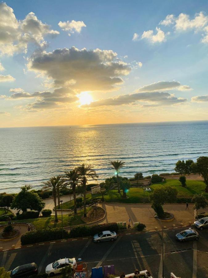 Nitsa Sea View Luxurious Apartment Netanya Bagian luar foto