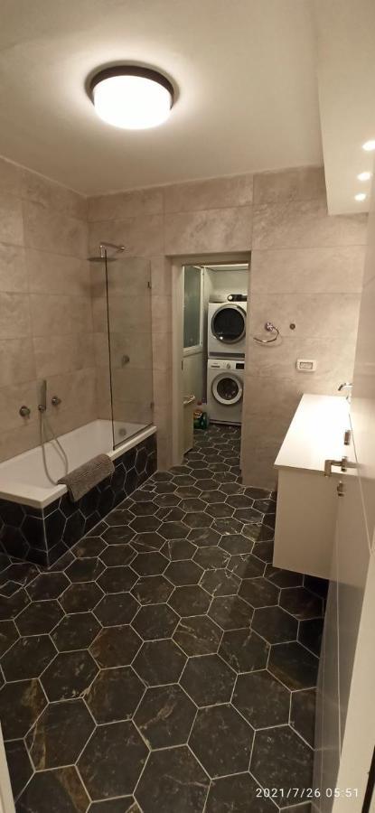 Nitsa Sea View Luxurious Apartment Netanya Bagian luar foto